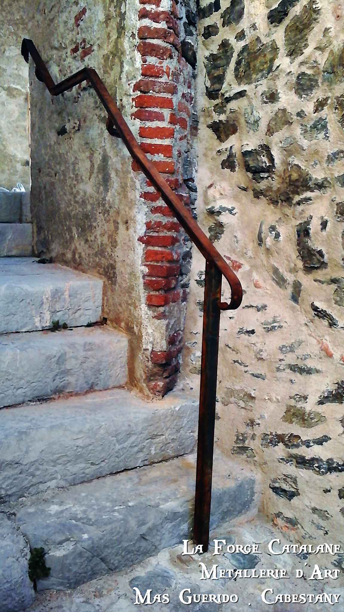 main courante fer plat et crosse arrondi fer forge catalane (4).jpg